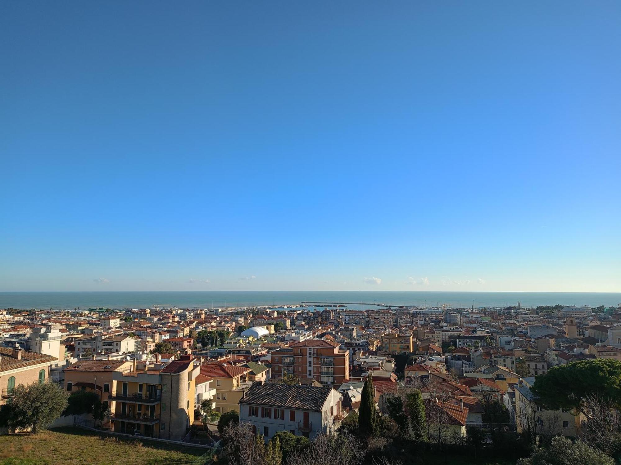 Casa Del Fiordaliso Hotel San Benedetto del Tronto Ngoại thất bức ảnh